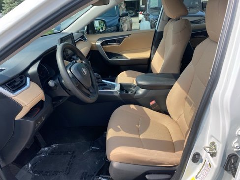 Used 2019 Toyota RAV4 XLE image 9
