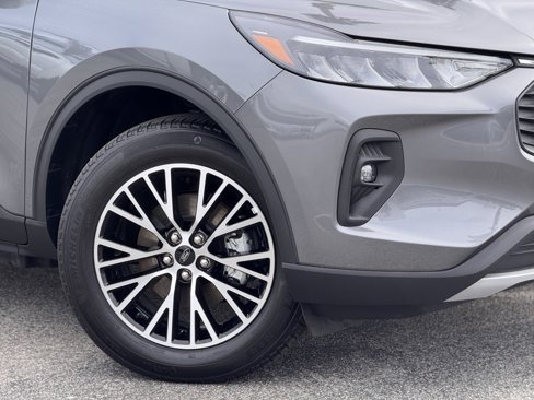 Used 2025 Ford Escape SE image 4