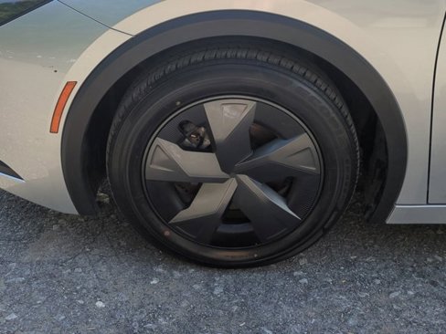 Certified 2023 Toyota Prius LE image 11
