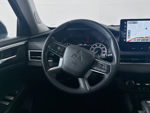 Used 2025 Mitsubishi Outlander ES image 18