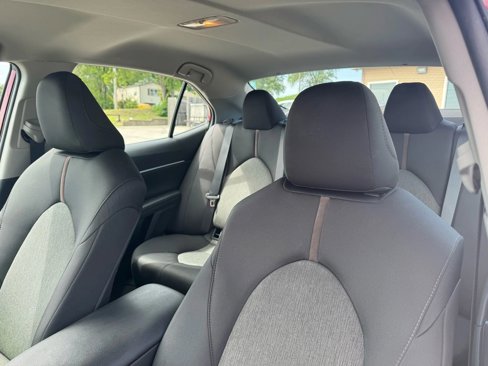 Used 2019 Toyota Camry LE image 12