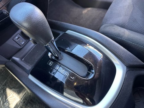Used 2016 Nissan Rogue SV w/ SV Family Package image 11