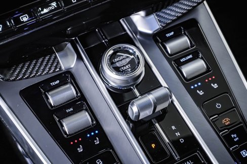 Used 2025 Aston Martin Vanquish image 33