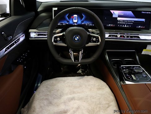 Used 2026 BMW 750e xDrive image 17