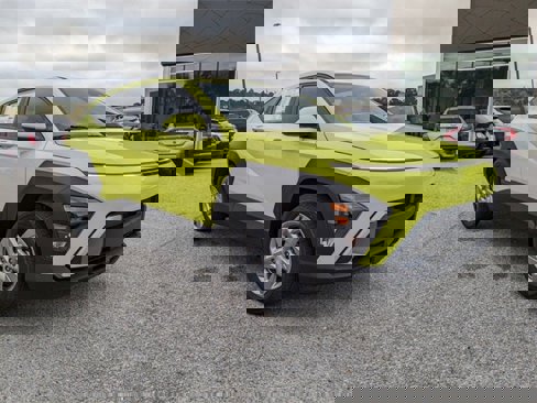 New 2025 Hyundai Kona SE image 2