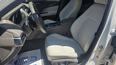 Used 2019 Jaguar XE image 25