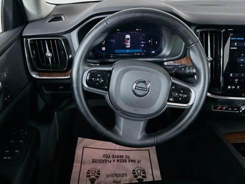 Used 2025 Volvo S60 B5 Plus image 18