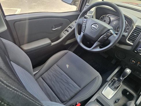 Used 2024 Nissan Frontier SV image 28