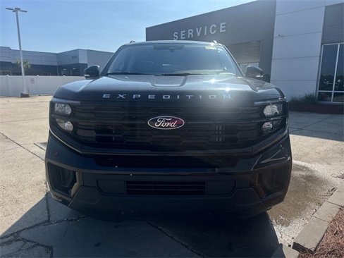 New 2025 Ford Expedition Active image 2