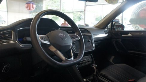Used 2022 Volkswagen Tiguan SE image 8