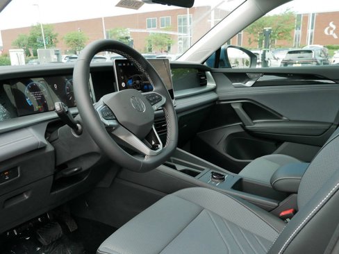 New 2025 Volkswagen Tiguan SE image 5
