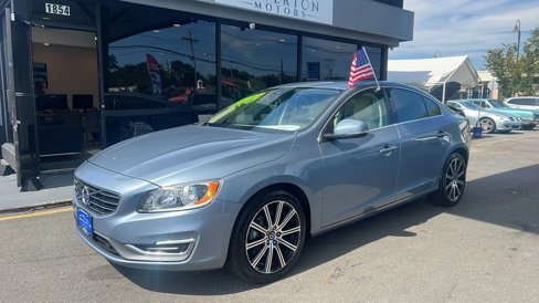 Used 2017 Volvo S60 T5 Inscription image 2