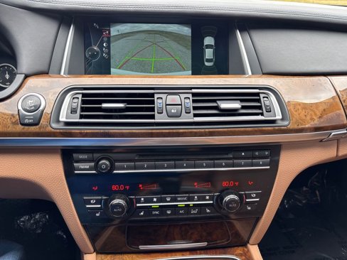Used 2014 BMW 750i xDrive image 11