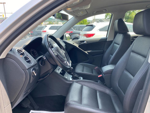 Used 2017 Volkswagen Tiguan S image 9
