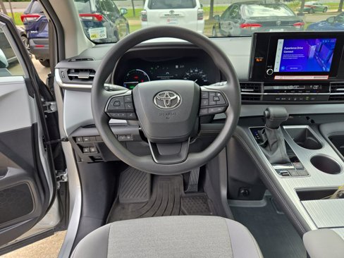 Certified 2025 Toyota Sienna LE image 22