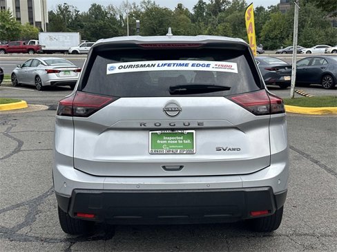 Used 2024 Nissan Rogue SV image 3