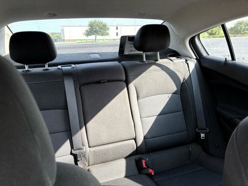 Used 2018 Chevrolet Cruze LT image 11