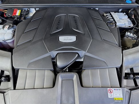 Certified 2022 Porsche Cayenne Platinum Edition image 24