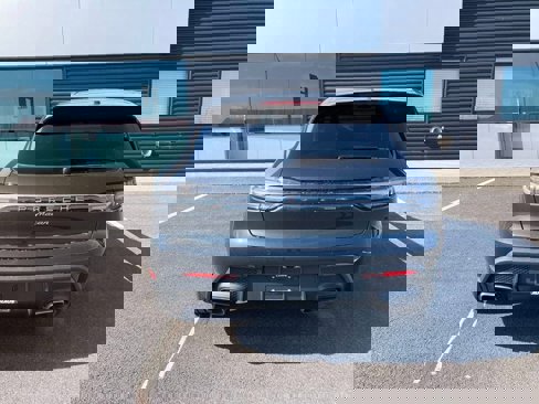 Certified 2025 Porsche Macan image 6