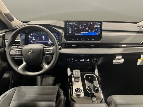 New 2025 Mitsubishi Outlander SE image 11
