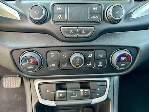 Used 2024 GMC Terrain SLT image 24