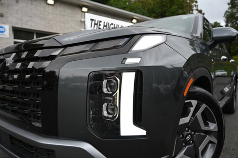 Used 2024 Hyundai Palisade Limited image 3