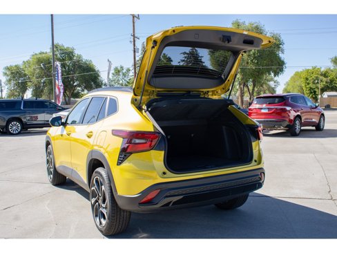 New 2025 Chevrolet Trax RS w/ Sunroof Package image 8