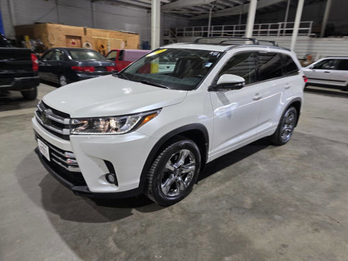 Used 2018 Toyota Highlander AWD V6 image 2