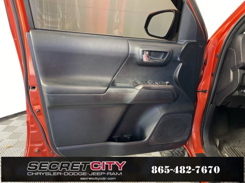 Used 2017 Toyota Tacoma TRD Off-Road w/ Tow Package (A/T) image 12