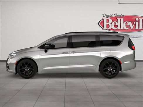 New 2026 Chrysler Pacifica Limited image 3