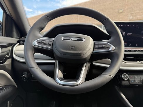 Used 2025 Jeep Compass Limited image 45