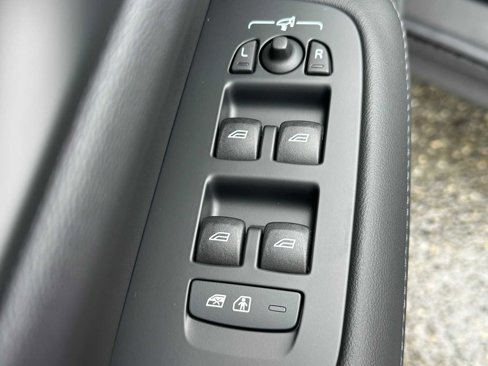 New 2026 Volvo V60 B5 Cross Country Plus w/ Climate Package image 21