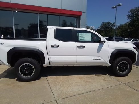 New 2025 Toyota Tacoma TRD Off-Road image 9