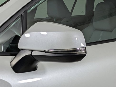 Used 2023 Toyota Corolla Cross SE image 11