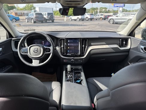 Certified 2025 Volvo XC60 B5 Plus image 33
