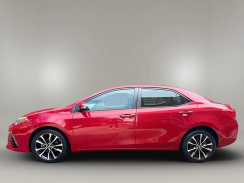 Used 2018 Toyota Corolla SE image 2