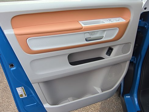 New 2025 Volkswagen ID. Buzz 1st Edition image 9