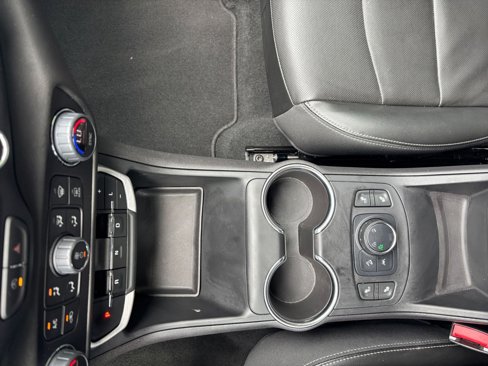 Used 2024 GMC Terrain SLT image 41