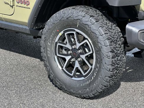 New 2025 Jeep Wrangler Unlimited Rubicon w/ Technology Group image 9