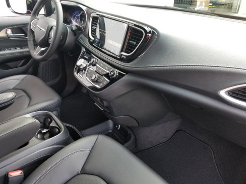 New 2026 Chrysler Pacifica Select image 11
