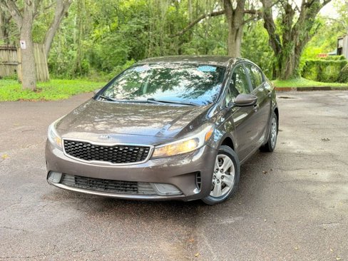 Used 2017 Kia Forte LX image 1