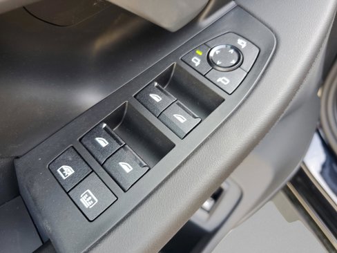 Used 2025 BMW i5 M60 w/ Premium Package image 14