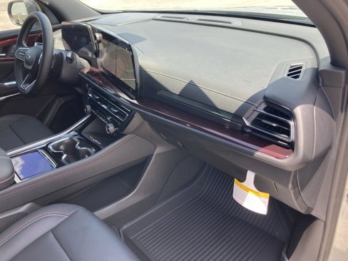 New 2026 Chevrolet Traverse Z71 w/ Driver Confidence Package image 17