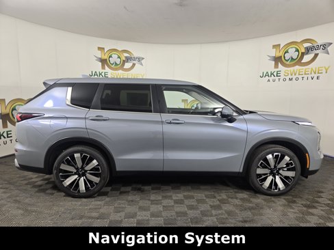 New 2025 Mitsubishi Outlander SE image 8