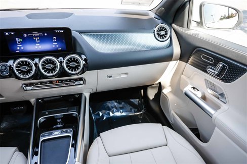 Certified 2025 Mercedes-Benz GLA 250 4MATIC image 15