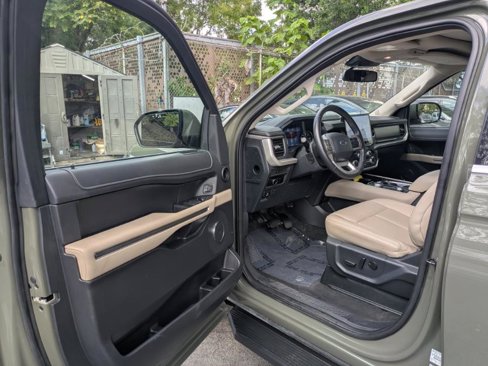 Used 2024 Ford Expedition Max XLT image 7