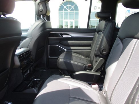New 2024 Jeep Wagoneer L Series II w/ Convenience Group I image 44