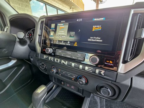 Used 2025 Nissan Frontier SV image 11