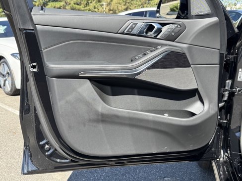 New 2026 BMW X7 M60i w/ Climate Comfort Package image 18