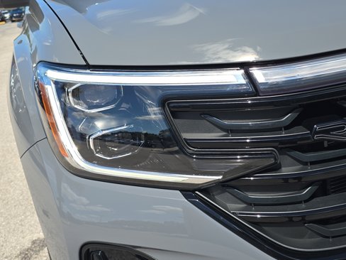 New 2026 Volkswagen Atlas Cross Sport SEL R-Line image 7